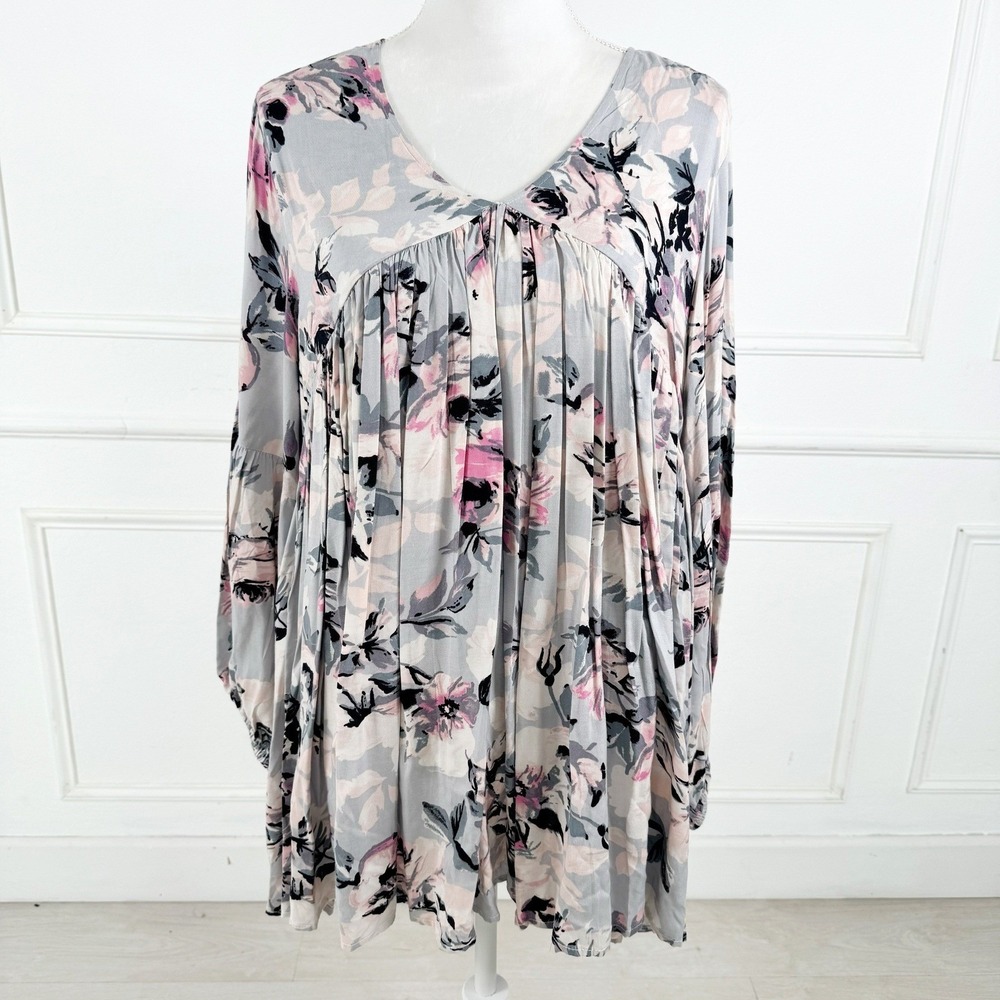 Chelsea & Theodore Floral Babydoll Tunic Women 1X Grey Pink Flowy Boho Blouse